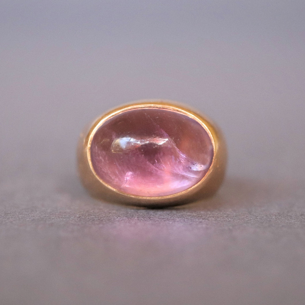 Vintage amethyst ring. Mid-century ring. Scandinavian ring. Modernist ring. Cabochon amethyst ring. Amethyst dome ring. Mid-century amethyst ring. Modernist amethyst ring. Scandinavian amethyst ring.