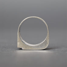 Load image into Gallery viewer, Vintage mid-century modern ring with diamonds in 14ct white gold
