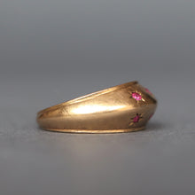 Load image into Gallery viewer, Vintage mid-century ruby ring with star setting in 18ct gold
