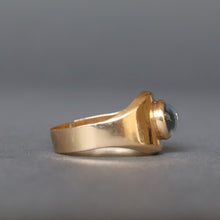 Load image into Gallery viewer, Vintage mid-century minimalist ring with grey spinel in 18ct gold
