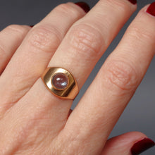 Load image into Gallery viewer, Vintage mid-century minimalist ring with grey spinel in 18ct gold
