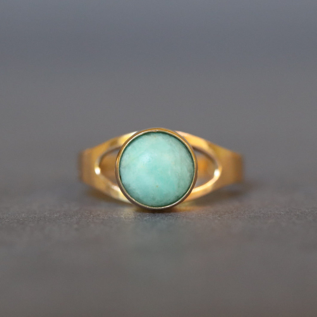 Turquoise cabochon ring. Mod style ring. Vintage turquoise ring. 1960s ring. 60s ring. Modernist ring. Minimalist ring. Mid-century ring. Scandi ring. Scandinavian ring. Turquoise solitaire ring.