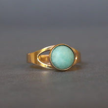 Load image into Gallery viewer, Vintage mid-century cabochon turquoise ring in 14ct gold
