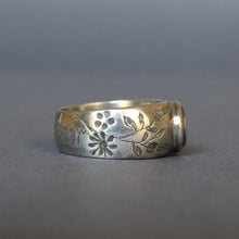 Load image into Gallery viewer, Georgian silver posy ring w/motto &#39;In Good Hope&#39; &amp; clasped hands
