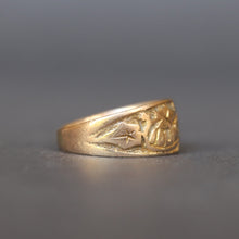 Load image into Gallery viewer, Antique Victorian era &#39;I Cling to Thee&#39; ring with ivy in 9ct gold
