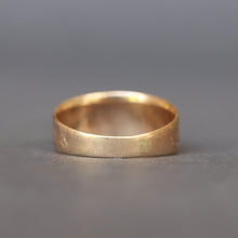 Load image into Gallery viewer, Antique Victorian era &#39;I Cling to Thee&#39; ring with ivy in 9ct gold
