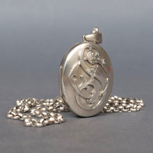 Load image into Gallery viewer, Antique &#39;SC&#39; or CS&#39; monogram locket in silver with chain
