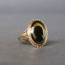 Load image into Gallery viewer, Antique Georgian verre églomisé silhouette ring in 9ct gold
