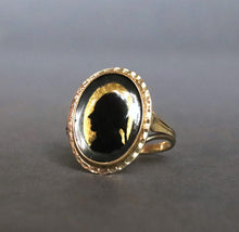 Load image into Gallery viewer, Antique silhouette ring. Georgian silhouette ring. Antique portrait ring. Georgian portrait ring. Male silhouette ring. Verre eglomise. Verre eglomise ring. Verre eglomise jewelry. Verre eglomise jewellery. Antique verre eglomise.
