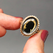 Load image into Gallery viewer, Antique Georgian verre églomisé silhouette ring in 9ct gold
