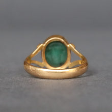 Load image into Gallery viewer, Vintage emerald (3.4ct) cabochon ring in 18ct gold
