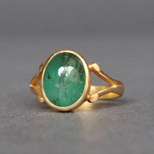 Load image into Gallery viewer, Vintage emerald (3.4ct) cabochon ring in 18ct gold
