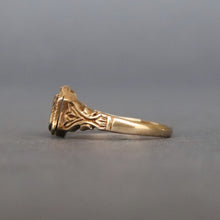 Load image into Gallery viewer, Vintage poison ring with family crest in 9ct gold
