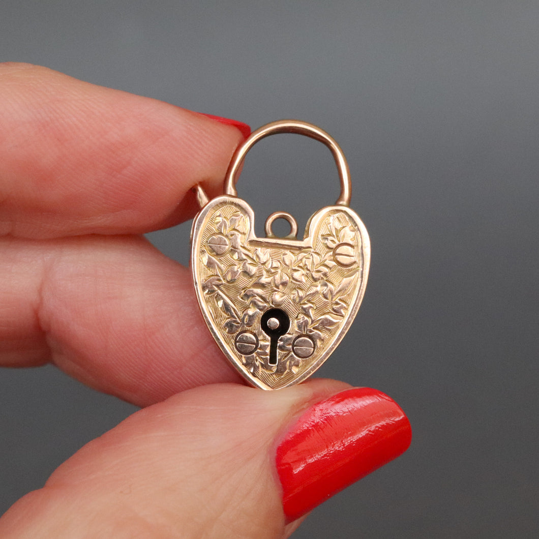 Antique heart padlock with ivy leaf engraving in 9ct yellow gold. Edwardian heart padlock. Antique heart padlock. Antique padlock. Antique gold padlock. Ivy padlock. Large gold padlock. Small gold padlock. Large heart clasp. Small heart clasp. Matching heart padlocks. 