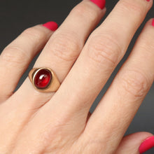 Load image into Gallery viewer, Signet ring. Ruby signet ring. Cabochon ruby ring. Synthetic ruby ring. Synthetic cabochon ruby. Vintage signet ring. 1970s signet ring.
