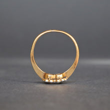 Load image into Gallery viewer, Vintage double daisy ring with diamonds in platinum &amp; 18ct gold
