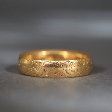 Load image into Gallery viewer, Antique wedding band. Antique wedding ring. Antique stacking band. Wide gold band.. Wide gold ring. Engraved ring. Floral ring. Vintage ring. Vintage band. Antique ring. Antique band. Antique wedding band with floral engraving.
