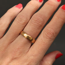 Load image into Gallery viewer, Antique Victorian era wedding band with engraving in 18ct gold
