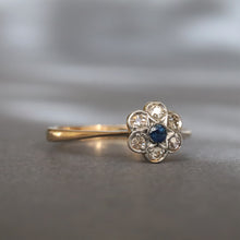 Load image into Gallery viewer, Vintage daisy cluster ring with diamonds &amp; blue spinel in 18ct gold
