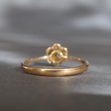 Load image into Gallery viewer, Vintage daisy cluster ring with diamonds &amp; blue spinel in 18ct gold
