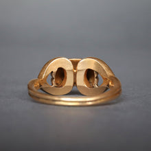 Load image into Gallery viewer, Vintage Retro era horse bit ring in 18ct gold
