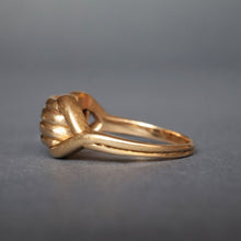 Load image into Gallery viewer, Vintage Retro era horse bit ring in 18ct gold
