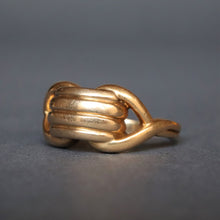 Load image into Gallery viewer, Vintage Retro era horse bit ring in 18ct gold
