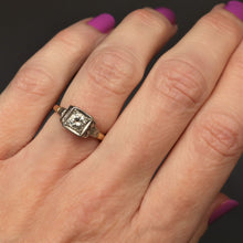 Load image into Gallery viewer, Vintage Art Deco diamond (0.4ct) solitaire ring in platinum &amp; 18ct gold
