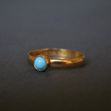 Load image into Gallery viewer, Antique Victorian era turquoise cabochon ring in 22ct gold
