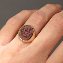 Load image into Gallery viewer, Vintage intaglio ring. Vintage seal ring. Vintage signet ring. Buck intaglio ring. Stag intaglio ring. Non omnis moriar. Vintage carnelian ring.
