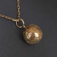 Load image into Gallery viewer, Vintage globe pendant with Florentine finish in 18ct gold
