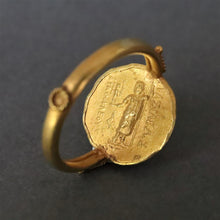 Load image into Gallery viewer, Ring depicting ancient Greek coin, Agathocles &amp; Zeus in 18ct gold
