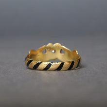 Load image into Gallery viewer, Antique Victorian claddagh ring with diamond (0.15ct) in 18ct gold
