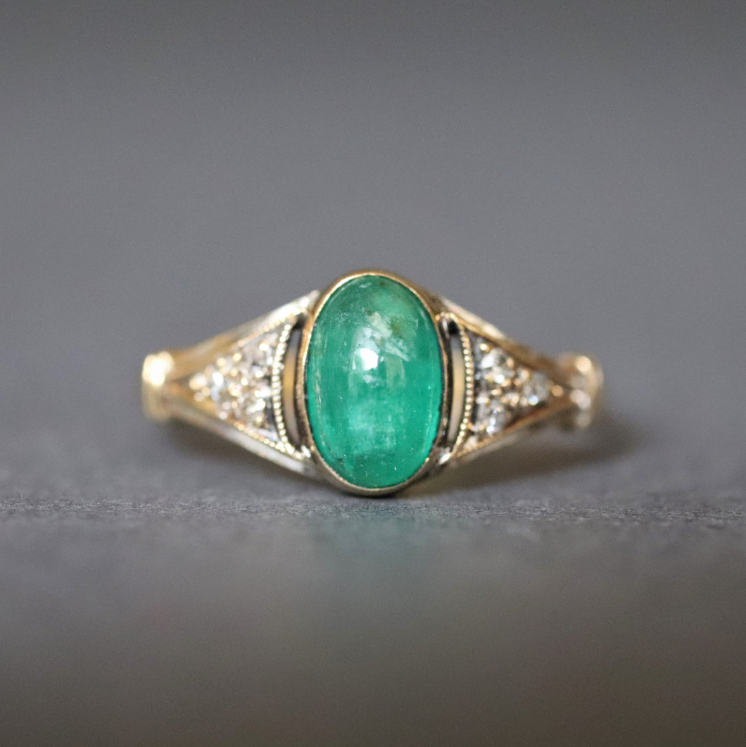 Emerald ring. Vintage emerald ring. Cabochon emerald ring. Mid-century ring. Emerald and diamond ring. Vintage emerald and diamond ring. Petite ring. Dainty ring.  