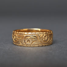 Load image into Gallery viewer, Antique wedding band. Antique wedding ring. Antique stacking band. Wide gold band.. Wide gold ring. Engraved ring. Floral ring. Vintage ring. Vintage band. Antique ring. Antique band. Antique wedding band with floral engraving.
