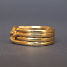 Load image into Gallery viewer, Antique Victorian era wide four-band knot ring in 18ct gold
